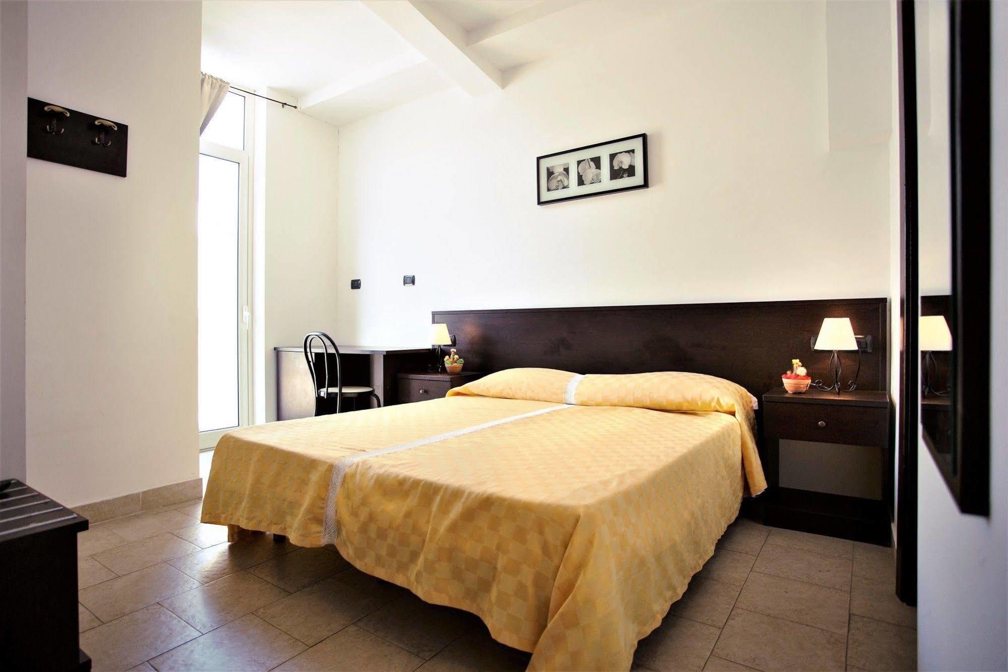 Hotel Marabel SantʼAlessio Siculo Exteriér fotografie